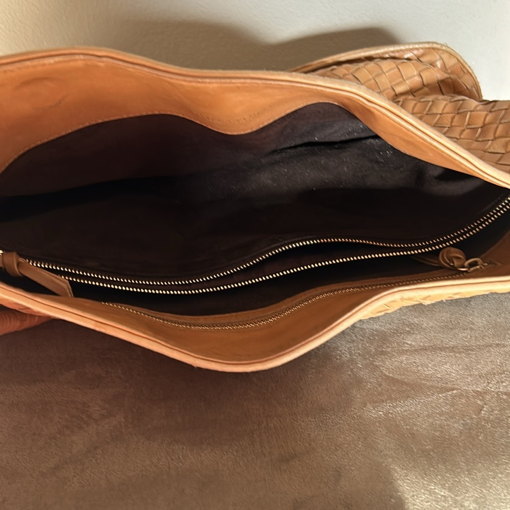 Bottega Veneta Tan Woven Shoulder Bag - Picture 2 of 5